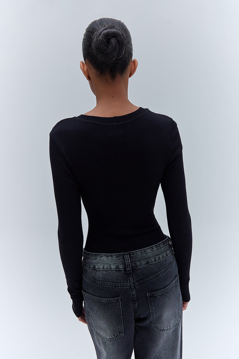 BLUSA MANGA LONGA DECOTE CARECA MALHA PRETA (8470190883043)